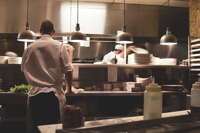 kitchen-chefs-food-restaurant
