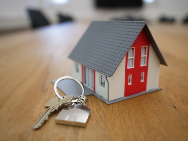 house-keys-model-home