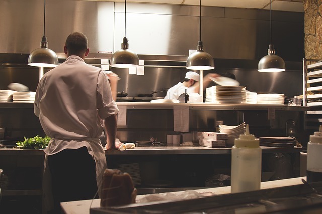 kitchen-chefs-food-restaurant
