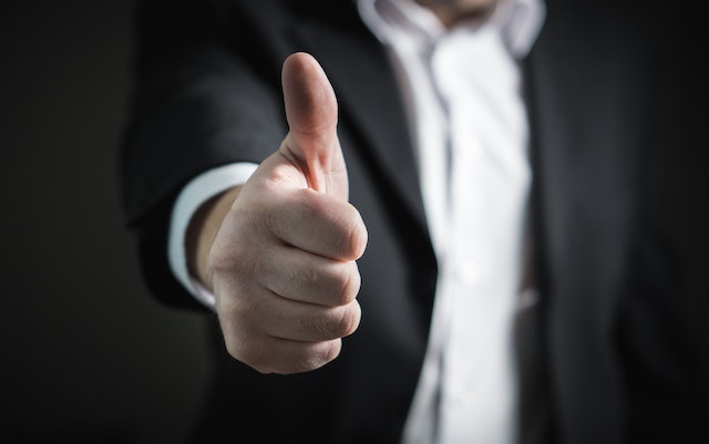 thumbs-up-business-suit-professional